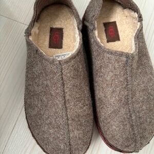 Uggs Tasman size 6